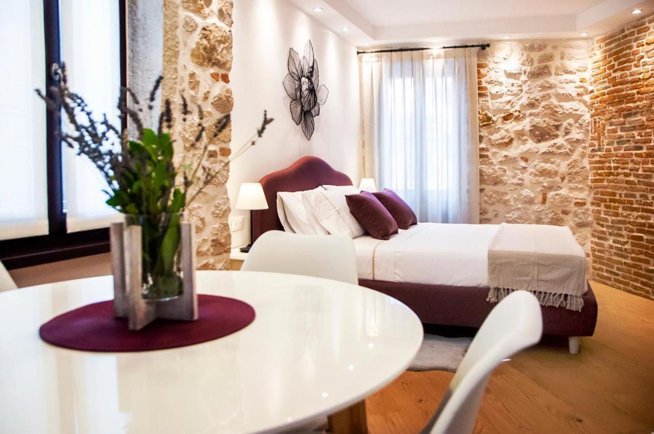 Apartments Casa De Amicis โรวีน ภายนอก รูปภาพ