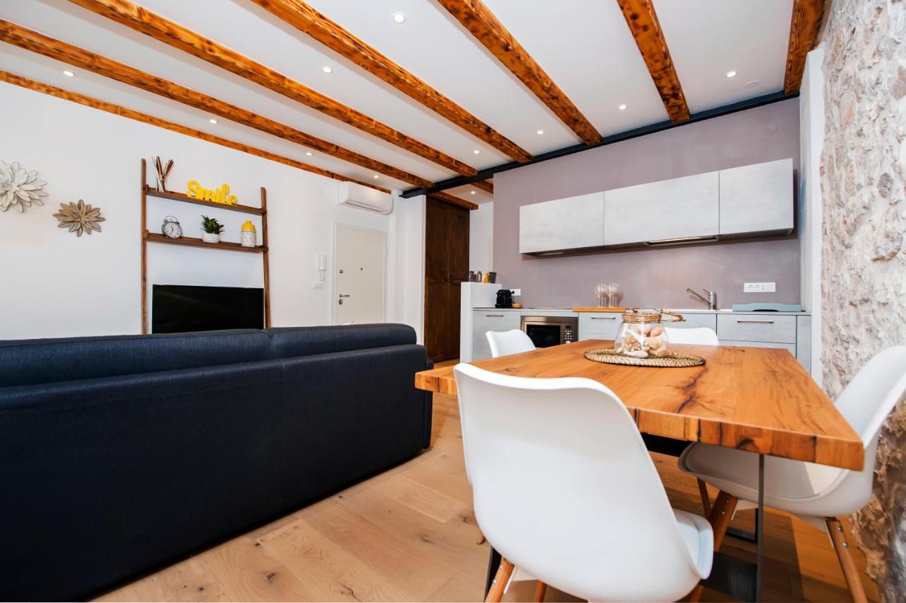 Apartments Casa De Amicis โรวีน ภายนอก รูปภาพ