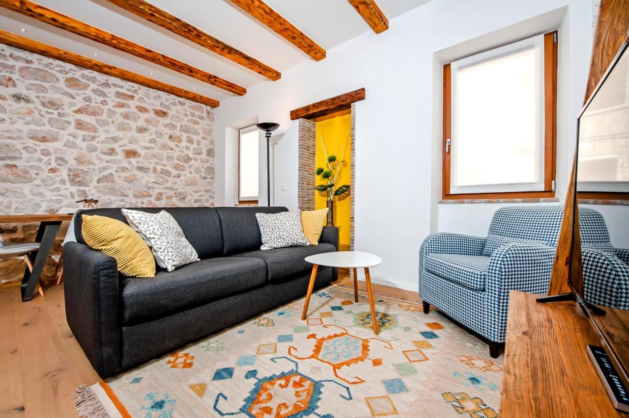 Apartments Casa De Amicis โรวีน ภายนอก รูปภาพ