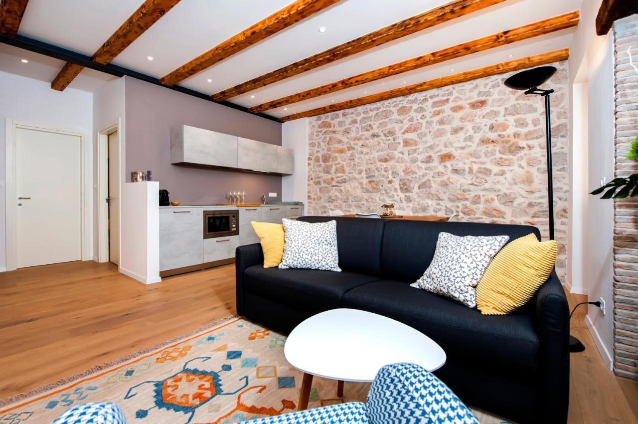 Apartments Casa De Amicis โรวีน ภายนอก รูปภาพ