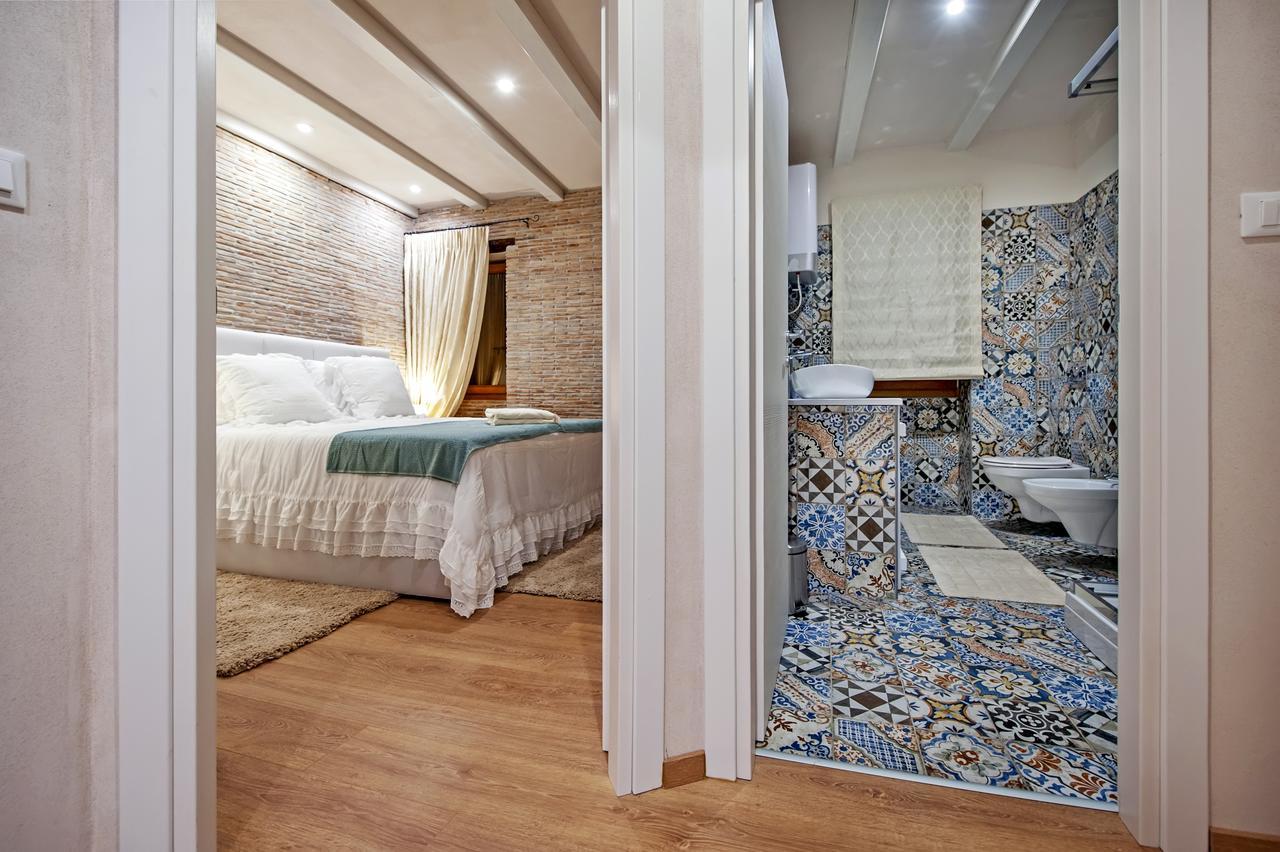 Apartments Casa De Amicis โรวีน ภายนอก รูปภาพ