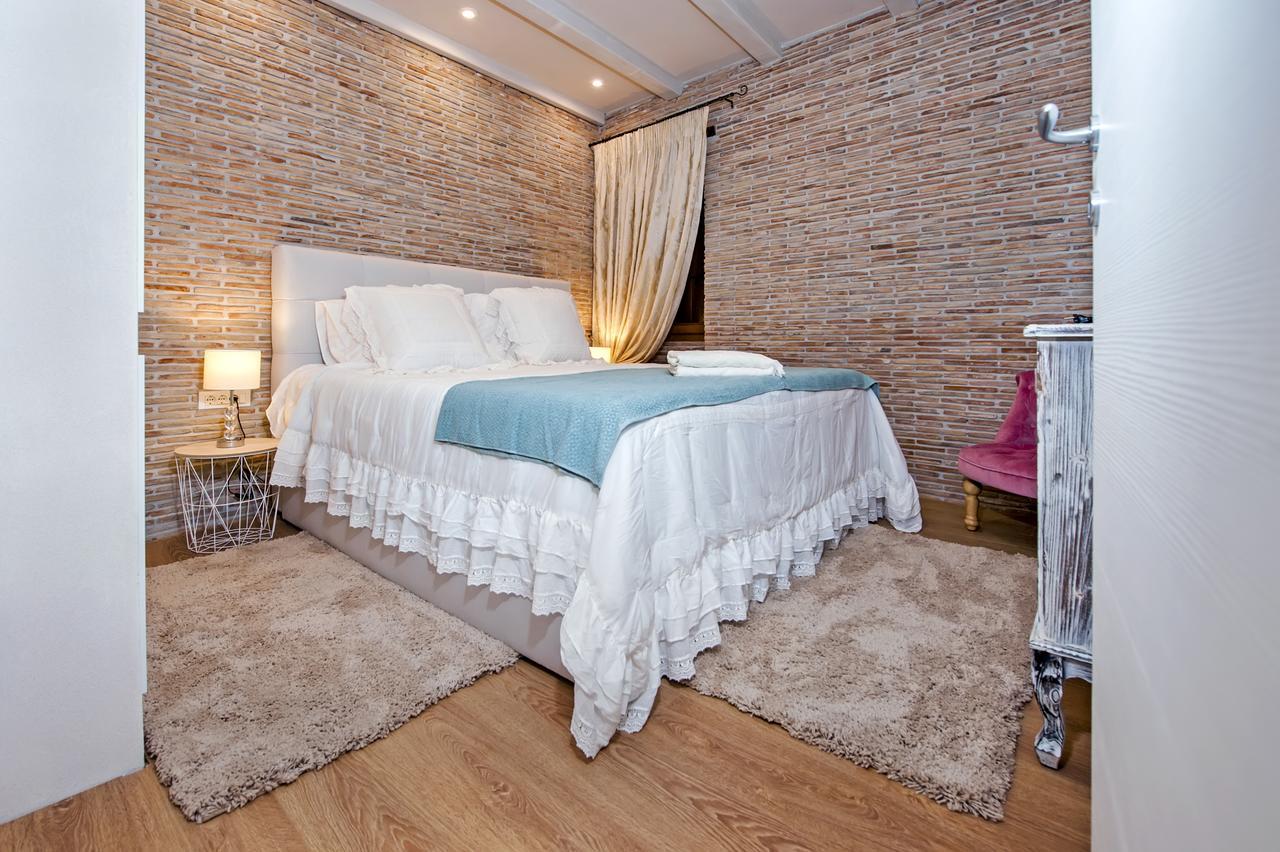 Apartments Casa De Amicis โรวีน ภายนอก รูปภาพ
